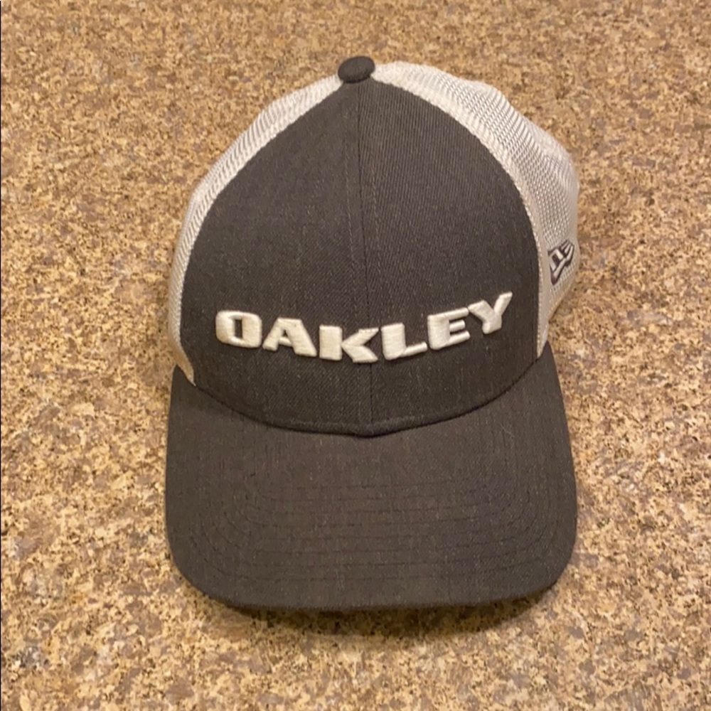 Oakley cap